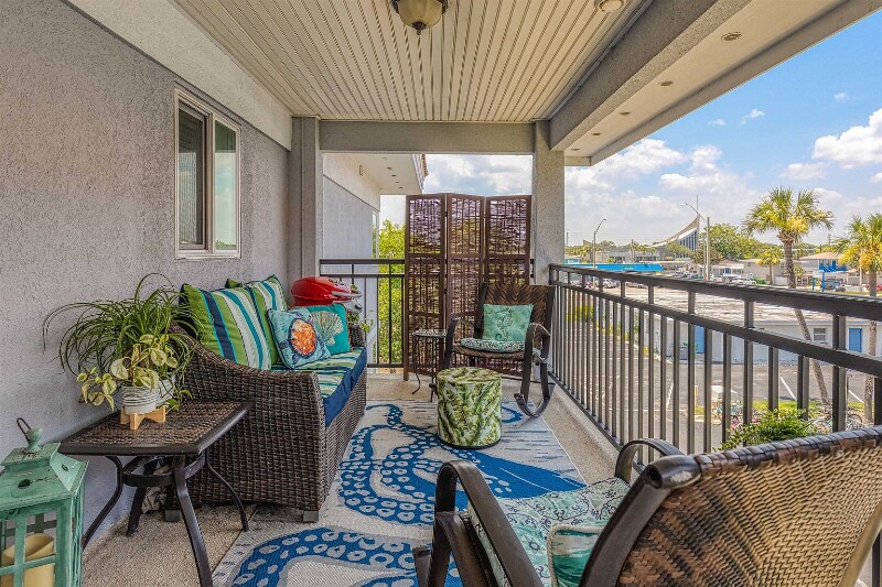 Building Photo - 201 10th Ave N