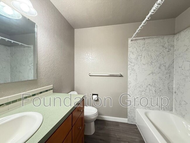 Building Photo - 938 N 100th St