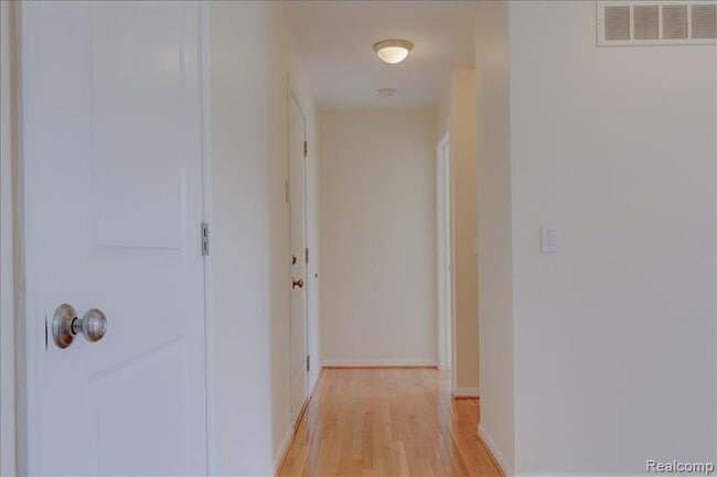 Building Photo - 45898 Grant Ct