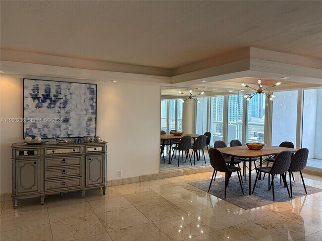 Building Photo - 1717 N Bayshore Dr
