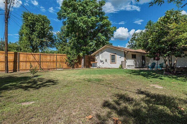 Building Photo - 9014 Slayton Dr