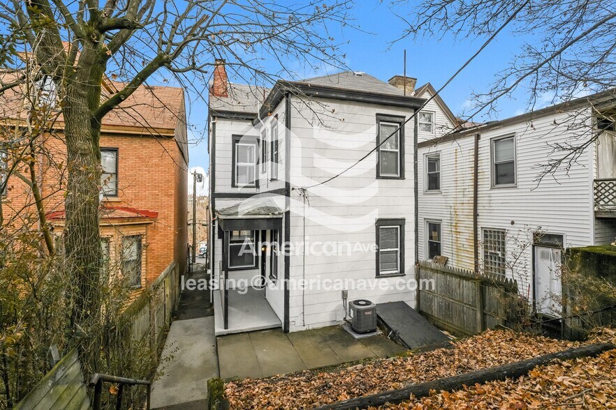 Building Photo - 253 Watson Blvd