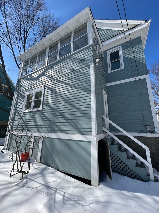 Building Photo - 9-11 Burnham St