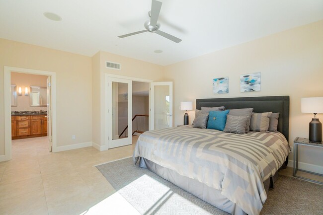 Building Photo - PRIVATE POOL - 2 BEDROOMS PLUS DEN