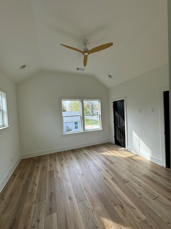 Building Photo - 509 Rosedale Ave