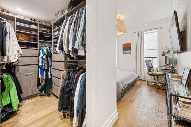 Building Photo - 539 4th St