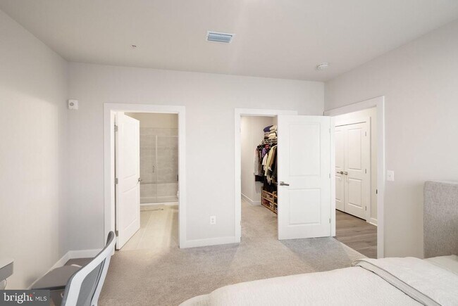 Building Photo - 46294 Mount Milstead Ter