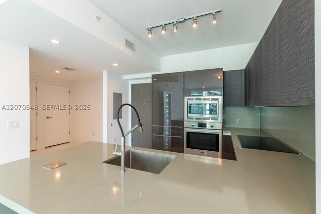 Building Photo - 1080 Brickell Ave