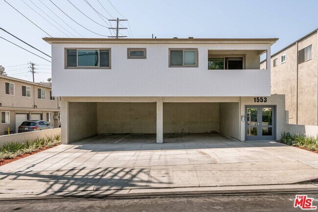 Building Photo - 1553 S Saltair Ave