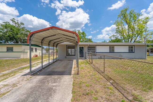 Building Photo - 2505 Lourdes Dr W