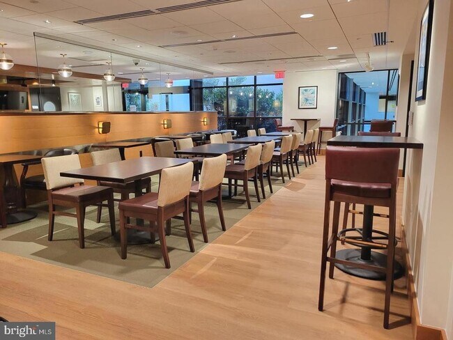 Building Photo - 5903 Mt Eagle Dr