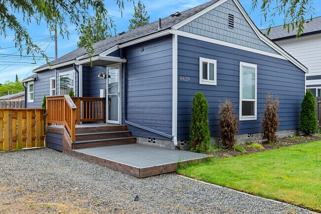 Building Photo - 6629 S Pine St