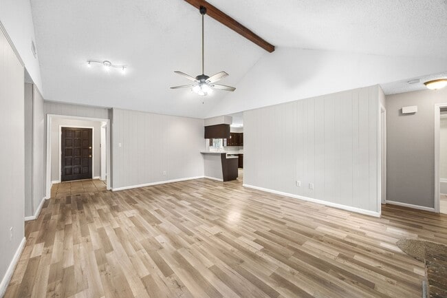 Building Photo - 2211 Turtle Creek Dr