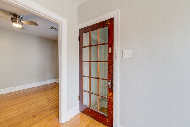 Building Photo - 7125 Tulane Ave