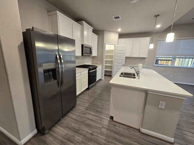 Building Photo - 6923 Lebec Dr