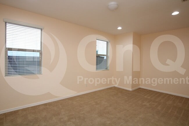 Building Photo - 1465 E Ibis St