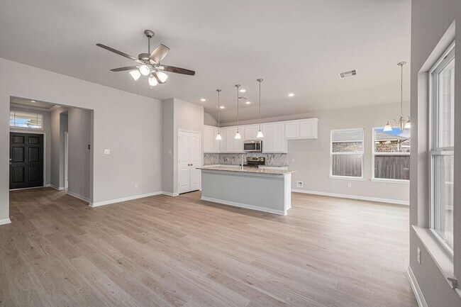 Building Photo - COMING JUNE 2026 LIKE NEW --- Stunning 4 bedroom home In Lake Conroe Hills