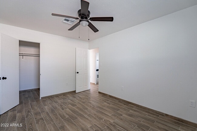 Building Photo - 37 E El Parque Dr