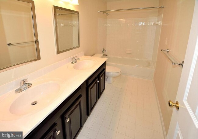 Building Photo - 9425 Van Arsdale Dr