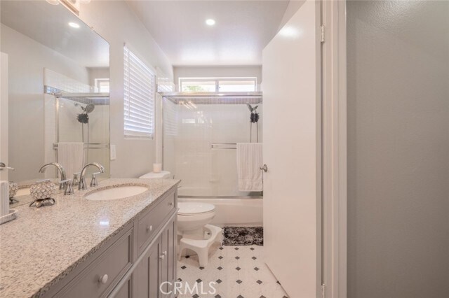 Building Photo - 2052 Chenault Pl