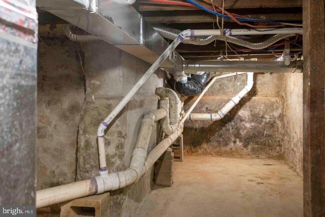 Building Photo - 2542 N Water St