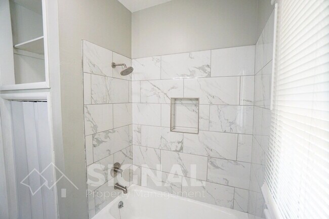 Building Photo - 223 47th Pl N
