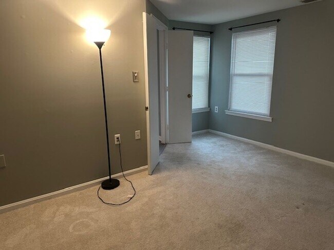 Building Photo - One level living in a spacious upgraded condo