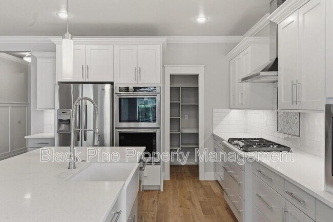 Building Photo - 3761 W Renhold Dr