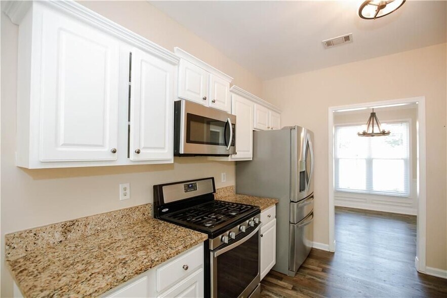 Building Photo - 1005 Landover Crossing