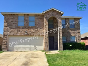 Building Photo - Spacious 4-Bedroom Home with Fireplace & Large Backyard in SW Fort Worth