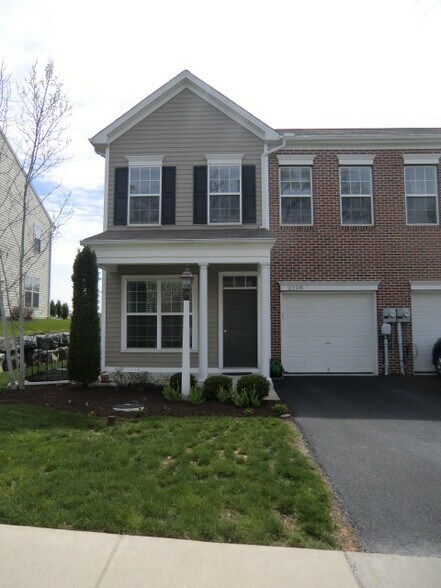 Building Photo - 2128 Red Fox Dr