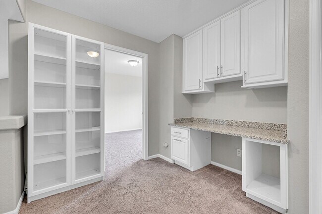 Building Photo - $2,695.00, 3 bed, 2.5 bath located in Denver.