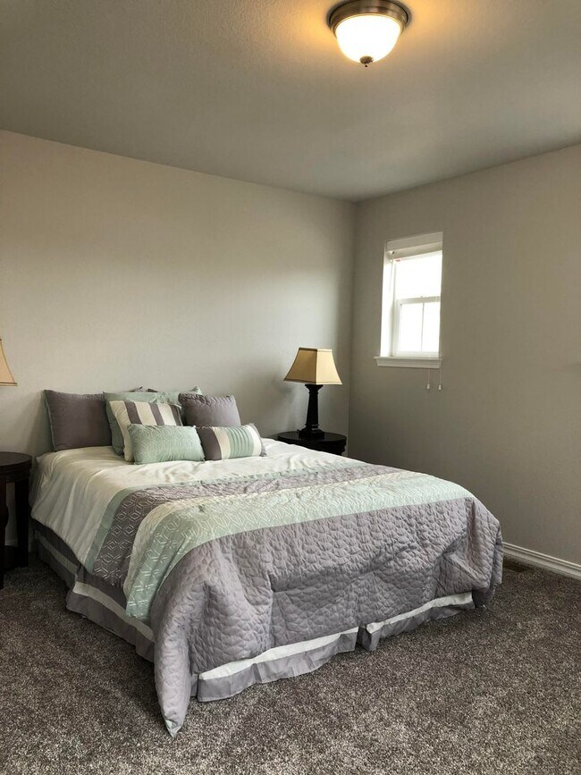 Building Photo - 3bd, 2.5ba 2car West Side Beauty, Built in 2019, Close to Downtown