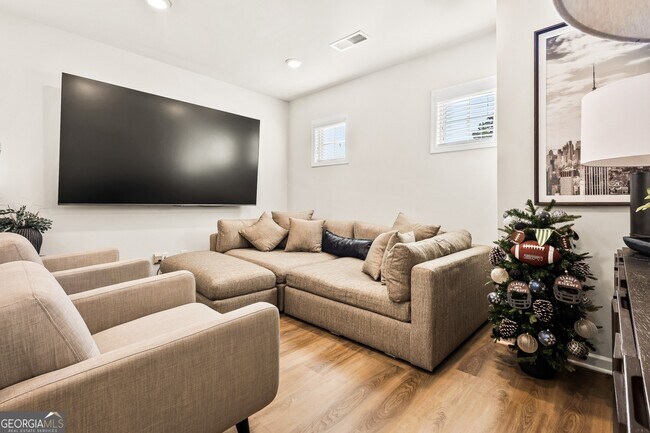 Building Photo - 295 Birdie Cir