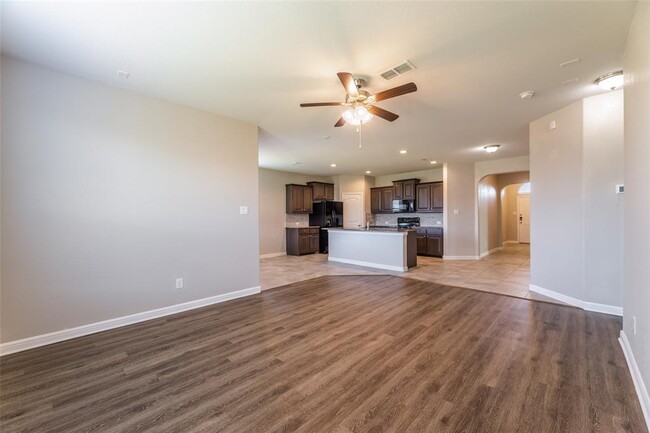 Building Photo - 1000 Meadow Scape Dr