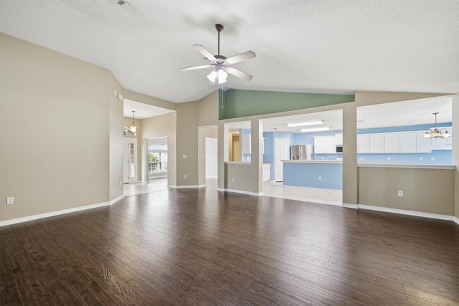 Building Photo - 2490 Pepper Dr