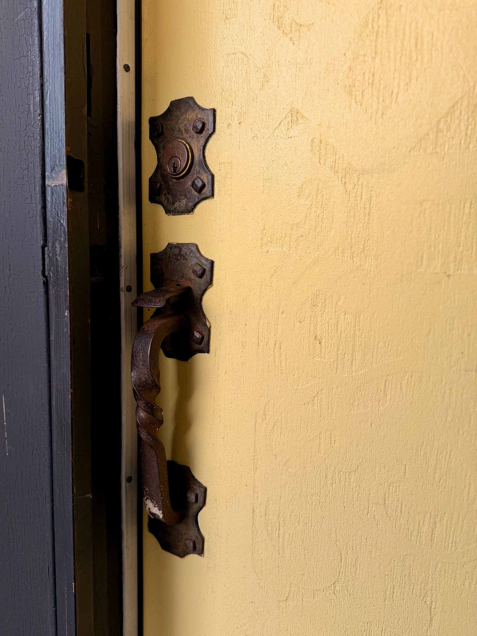 Building Photo - 6000 4th Ave