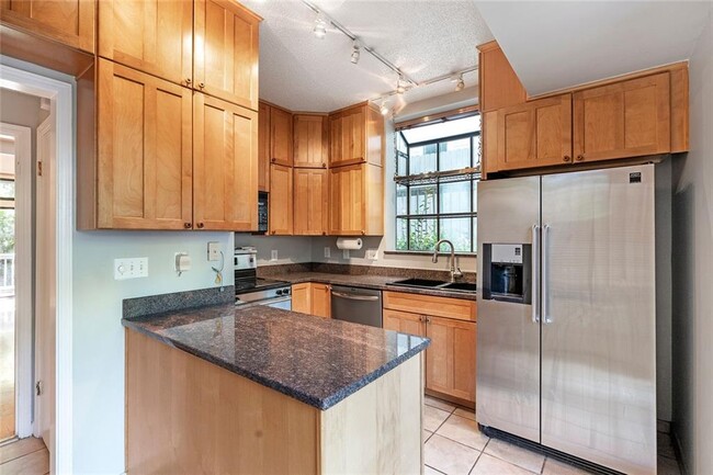 Building Photo - 648 Cleburne Terrace NE