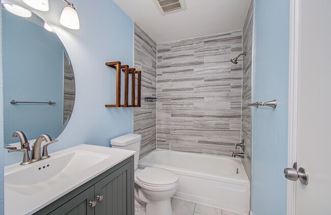 Building Photo - 10546 Rippling Fields Dr