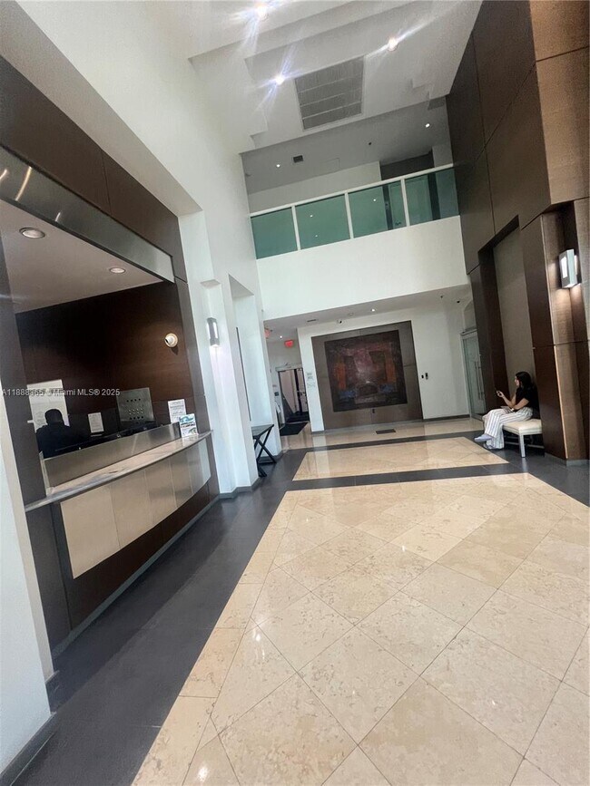 Building Photo - 1155 Brickell Bay Dr