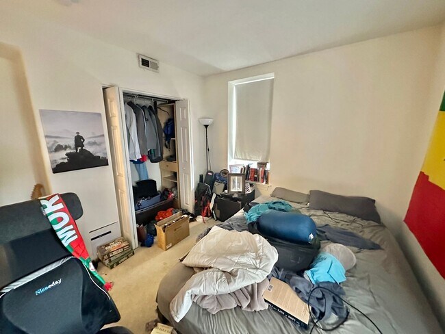Building Photo - Great 2 bed 1 bath in Eckington/Bloomingda...