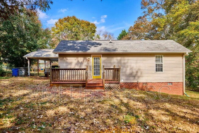 Building Photo - 28 Pine Grove Ln