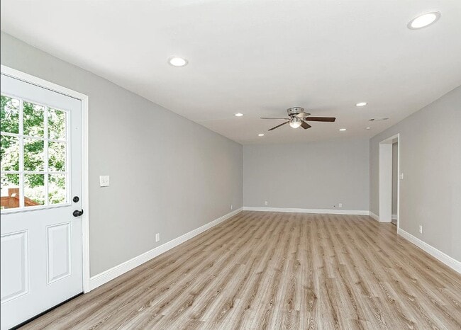 Building Photo - 636 Castlewood St