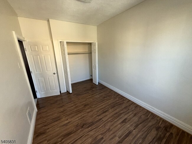 Building Photo - 98 Yale Ave