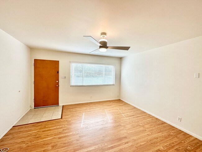 Building Photo - Light, Bright, and Recently Updated, this ...