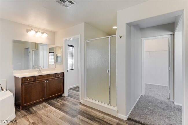 Building Photo - 6632 Ditmars St