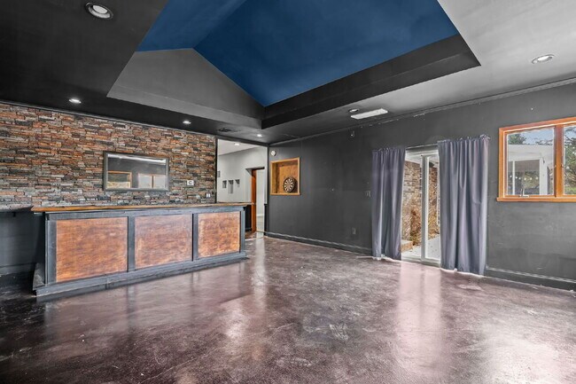 Building Photo - 815 Sudbury Rd NE