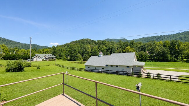 Building Photo - 225 Bull Crk Rd