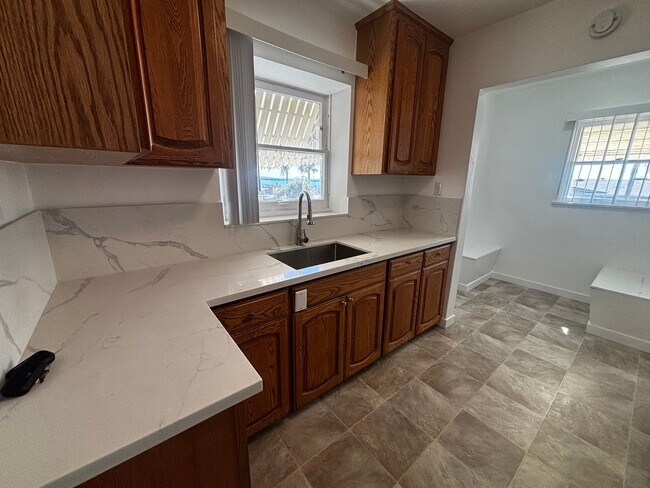 Building Photo - 3689 Moultrie Ave