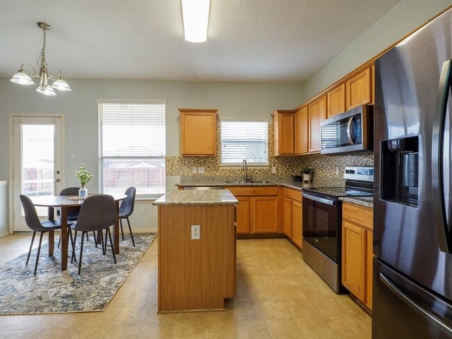 Building Photo - 13504 Richard Nixon St